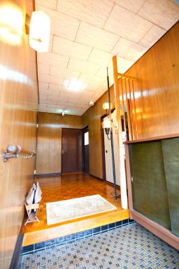 Gunma House - Housity