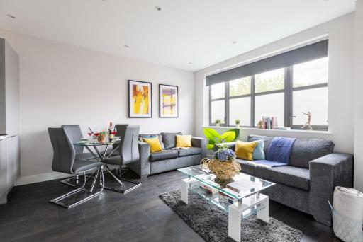 homely - Watford Premier Apartments (Warner Bros Studio) - Housity
