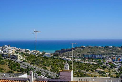 Studio Apartment with Sea View & Fibre Internet - Housity