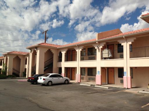 Luxury Inn - Housity