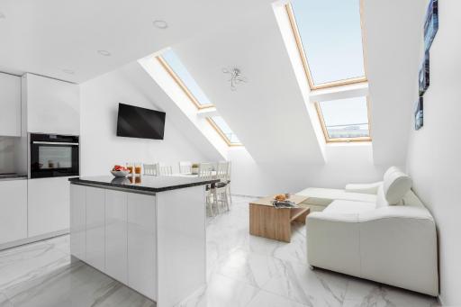 Luxurious Kaunas Basilica Apartment in Old Town by Urban Rent - Housity