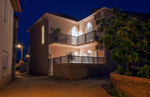 Apartmani Casa Calle - Housity