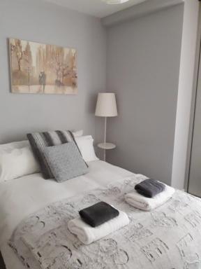 Highcross Deluxe Apartment - Housity