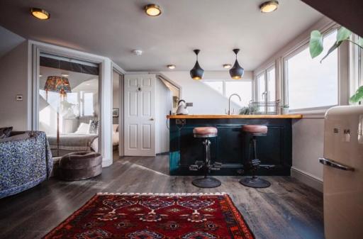 Star & Garter - Housity