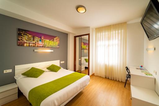 Hotel Centro Vitoria AutoCheckIn - Housity