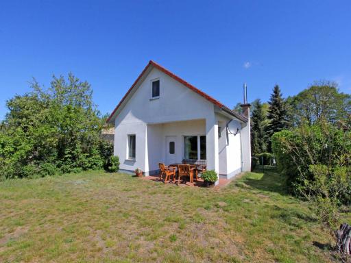 Ferienhaus direkt am See Loppin SE - Housity