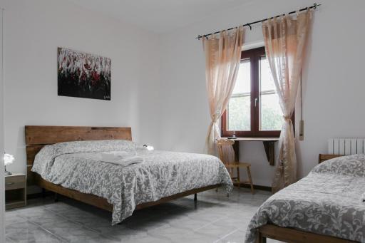 ALLOGGIO TURISTICO, RELAX in ampio giardino - Housity