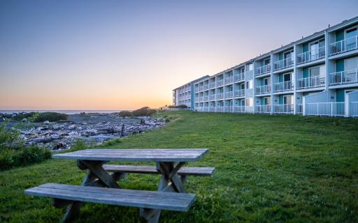 Beachfront Inn - Housity