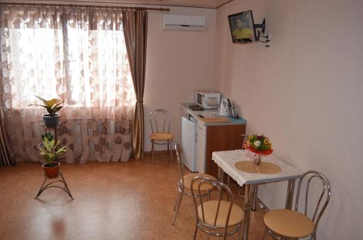 Aparthotel Flora - Housity