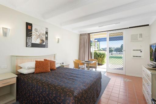 Black Dolphin Motel & Apartments - Housity