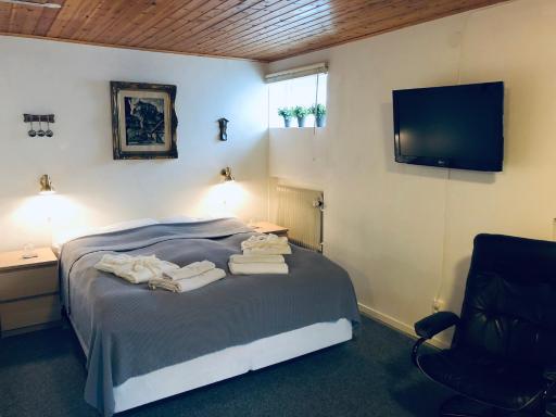 Huddinge Studio with Private Entrance - Housity