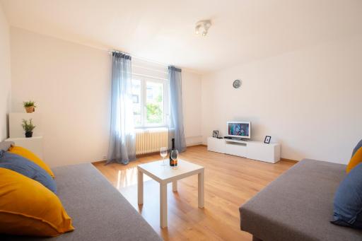 Apartment Ksenija - Housity