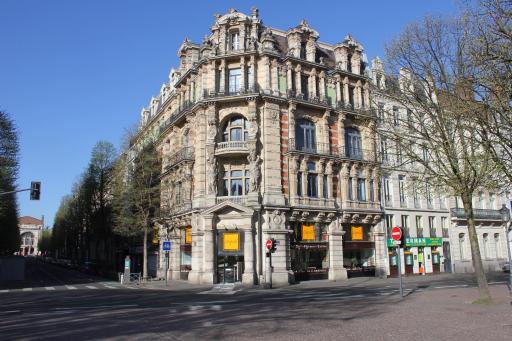 Les Cariatides - Housity