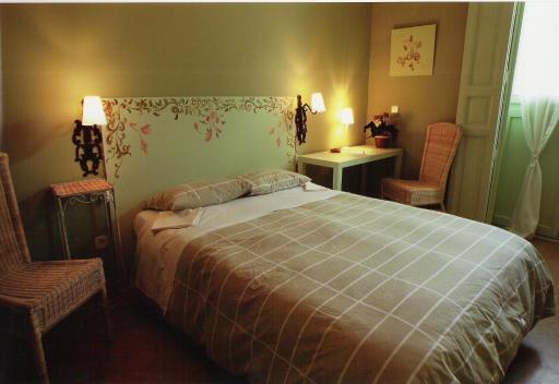 Hostal Fornos - Housity