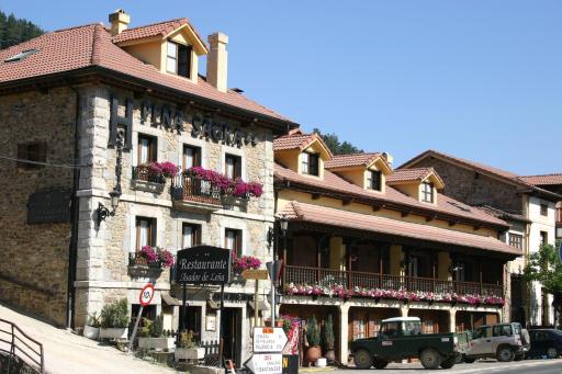 Hosteria Peña Sagra - Housity