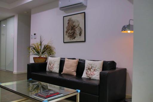 Elegant Design 2 Bed 2 Bath Apartment In Liverpool - Housity