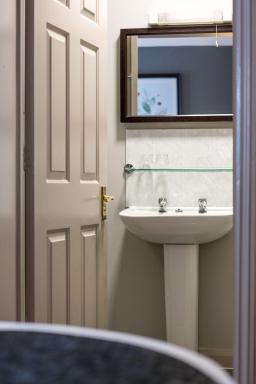 White Hart by Chef & Brewer Collection - Housity