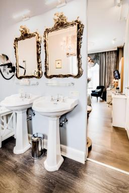 Boutique Hotel De Castillion - Housity