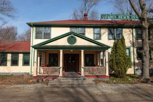Gordon Beach Inn - Housity