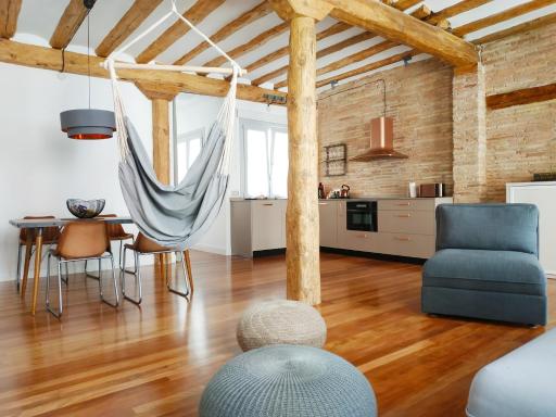 Lux Wood Loft with Air Con & Lift - Housity