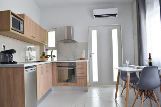 MV House Agia Marina - Housity