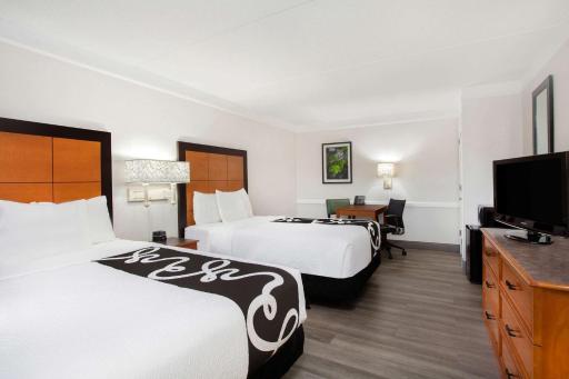 Baymont by Wyndham Fort Myers Central - Housity