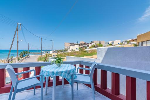 Red Beachfront Apartment - Housity