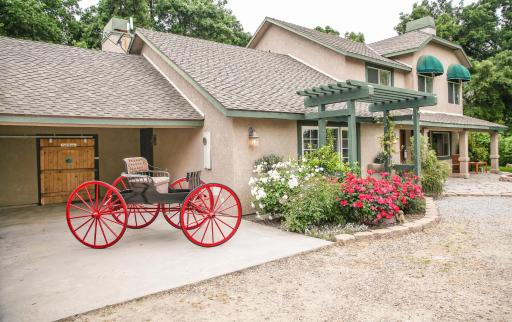 The Eden House Vineyard - Housity