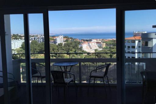Superb view over Cascais and the Ocean, with wonderful balcony - Housity