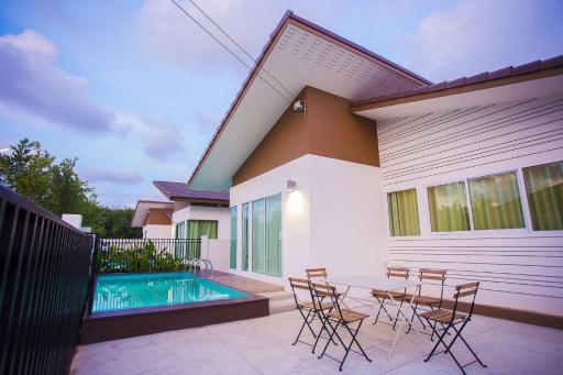 GAO Akira Pool Villa - Housity