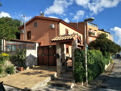 B&B BENJAMAS - Housity
