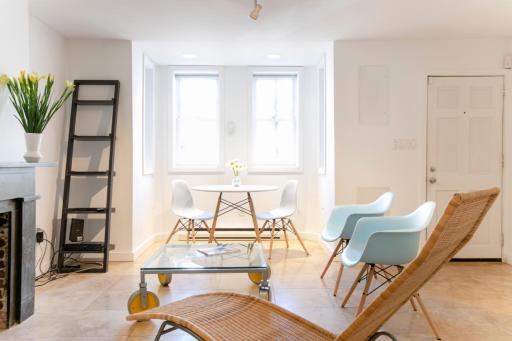 Big Bright 1 BR at U/Shaw + 14th on Quaint Swann - Housity