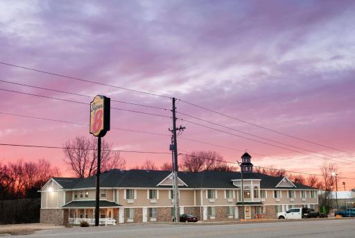 Super 8 by Wyndham Arkansas City KS - Housity