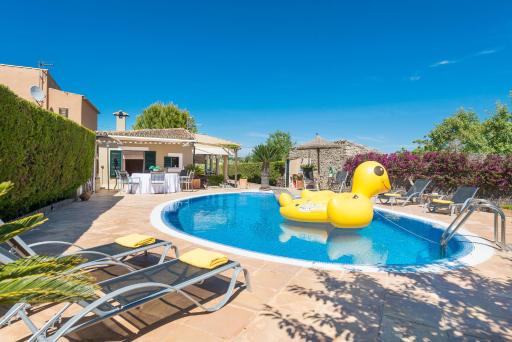 Finca Son Macia, amplia piscina, jardines en Selva, cerca de playas - Housity