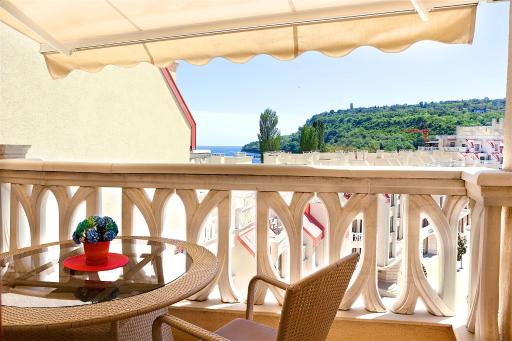 Brand New Condo Right on the Beach - Hizvo