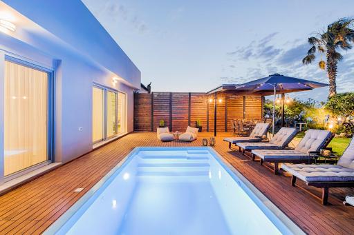 Nastazia Luxury Beach House - Housity