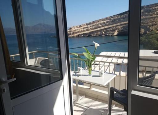 Beach View Matala - Housity