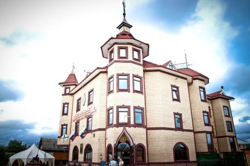 Petrovsky Dvorik - Housity