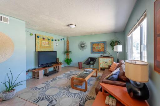Bright & Sunny Home Near Zion - Housity