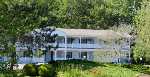 Cedar Crest Inn - Housity
