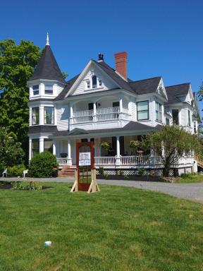 By The River B&B - Housity