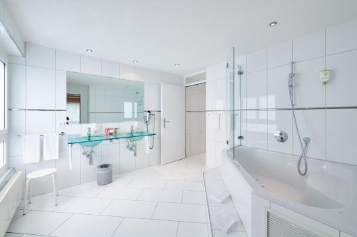 Hotel Holiday Thun - Housity