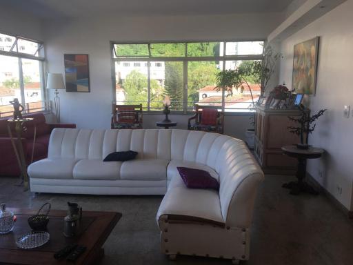 Apartamento amplo, arejado e iluminado - Housity