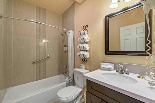 The Lemon Tree Hotel - Housity