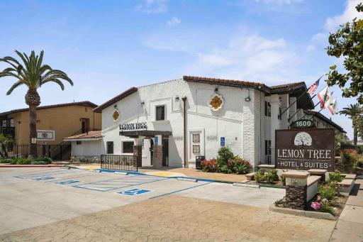 The Lemon Tree Hotel - Housity