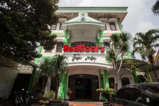 RedDoorz @ Genteng Surabaya 2 - Housity