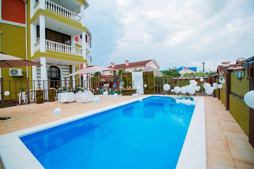 Biography - Housity