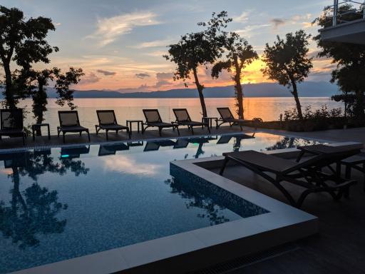 Golden Sunset Apartments - Housity