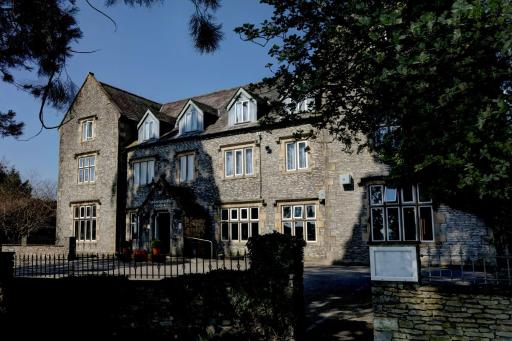 Stonecross Manor Hotel - Housity
