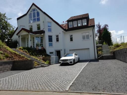 Modernes Schloss - Housity